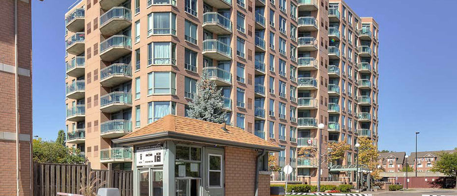 Legend at Mystic Pointe, 190 Manitoba Street Etobicoke