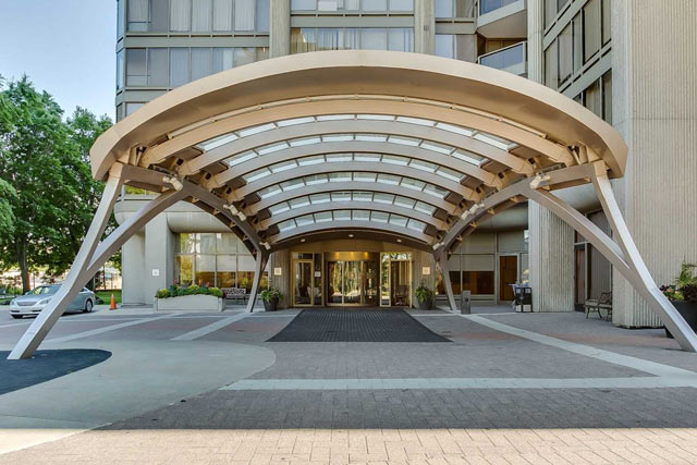 Entrance with Valet Parking